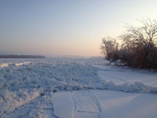 Торосы сплошняком, метра на три выше обычного уровня воды.