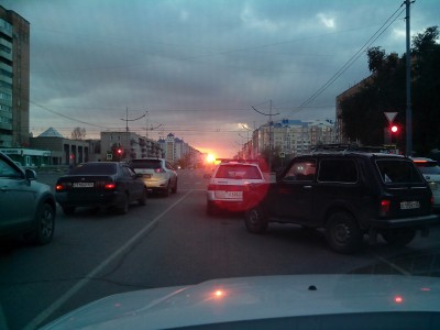 вот такое солнце заходящее, при возвращении 15 мин проторчал в пробочке на мосту
